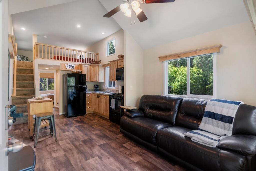 New Tiny Steps Away From Mt. Rainier Holiday home Ashford