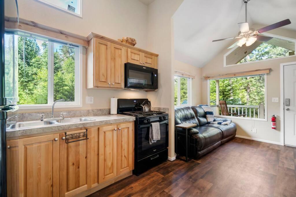 Holiday home New Tiny Steps Away From Mt. Rainier Ashford