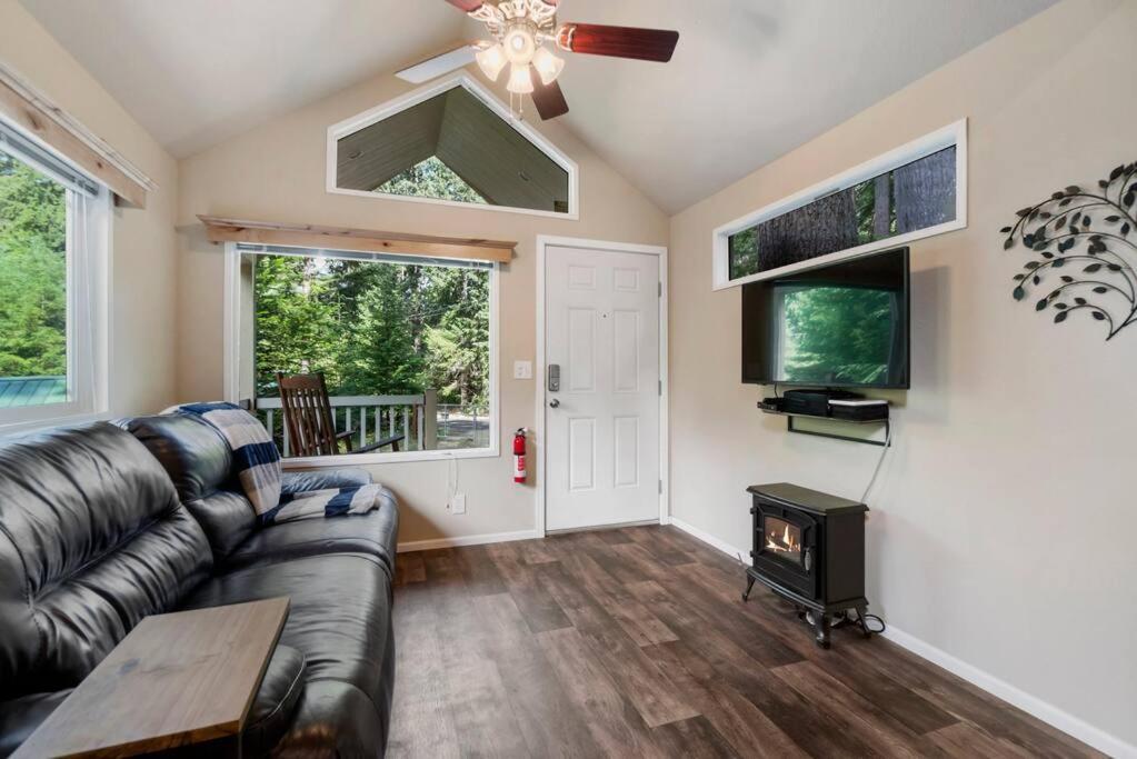 New Tiny Steps Away From Mt. Rainier Holiday home Ashford